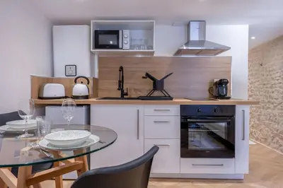 Cuisine ou kitchenette dans l'établissement L'Écrin De L'Hyper Centre