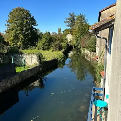 Right on the river- 4 bedroom house centre of town