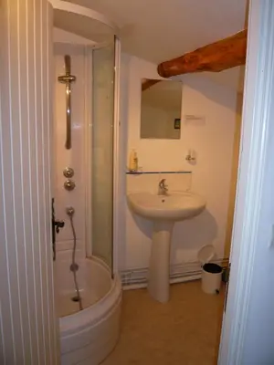 Salle de bains dans l'établissement Le Manoir de La Foye