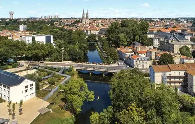 Vue générale sur Souvigné ou vue de la ville depuis la maison de vacances