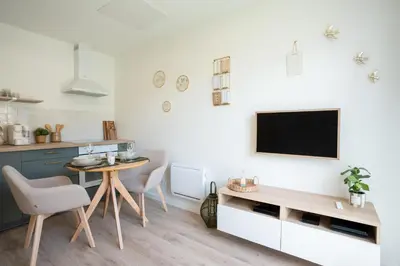 Télévision ou salle de divertissement dans l'établissement Slow studio, Les Clés de l'Espoir, proche Poitiers