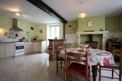 Cuisine ou kitchenette dans l'établissement Mazette