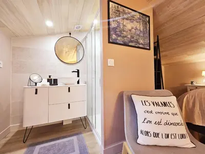 Un ou plusieurs lits dans un hébergement de l'établissement Côté cour chaleureuse maison de ville
