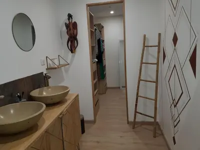 Salle de bains dans l'établissement Gite la vie en couleur