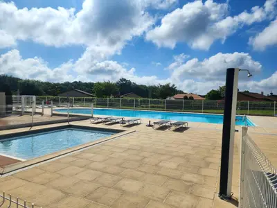 Piscine de l'établissement French Country Villas ou située à proximité