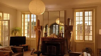 Télévision ou salle de divertissement dans l'établissement Villa Art Nouveau