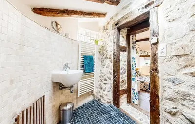 Salle de bains dans l'établissement Le Vieux Fournil