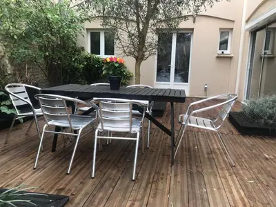 Terrasse ou espace extérieur de l'établissement Charming 5-Bedroom House in Croix-Chapeau, La Rochelle, France