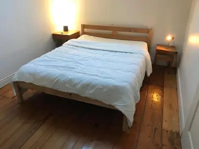 Un ou plusieurs lits dans un hébergement de l'établissement Charming 5-Bedroom House in Croix-Chapeau, La Rochelle, France