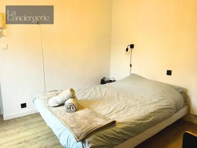 Un ou plusieurs lits dans un hébergement de l'établissement Le Studio Augouard - Calme &Cosy