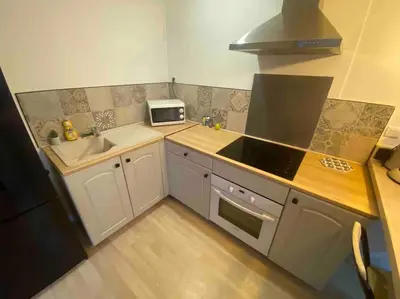 Cuisine ou kitchenette dans l'établissement Petite maison plain-pied climatisé