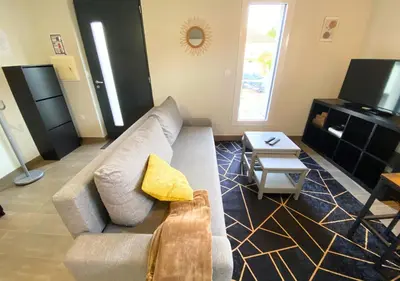 Télévision ou salle de divertissement dans l'établissement Aux Pommiers - Poitiers CHU - CAMPUS - La Conciergerie