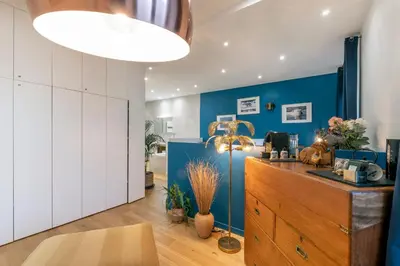 Cuisine ou kitchenette dans l'établissement Escale Rochelaise, chambre avec access spa et sauna