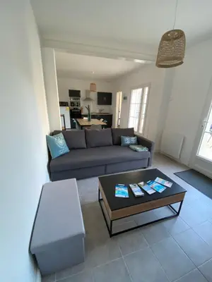 Coin salon dans l'établissement Maison 4 personnes avec Jardin, à 200 m de la Plage
