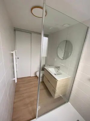 Salle de bains dans l'établissement Maison 4 personnes avec Jardin, à 200 m de la Plage