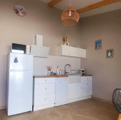 Cuisine ou kitchenette dans l'établissement L'escale de Courçon