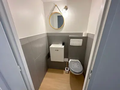 Salle de bains dans l'établissement ღ Hubble • Au cœur de Saintes, Spacieux & Wifi