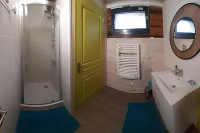 Salle de bains dans l'établissement Agréable gite au calme