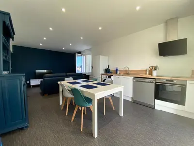 Cuisine ou kitchenette dans l'établissement Appt neuf RDC 2 chbres Angoulême-Soyaux