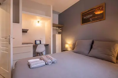 Un ou plusieurs lits dans un hébergement de l'établissement Le Cognaçais - Centre-ville - Cosy & Élégant