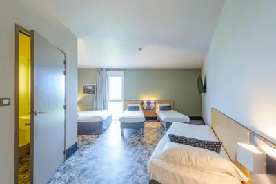 Un ou plusieurs lits dans un hébergement de l'établissement B&B HOTEL La Rochelle Beaulieu Puilboreau