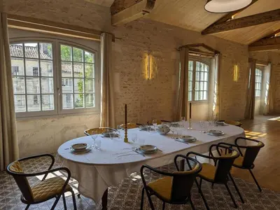 Boissons dans l'établissement Appartement lumineux pour 4 pers., centre-ville, équipements bébé, WiFi, garage, dégustation truffes offertes - FR-1-653-247