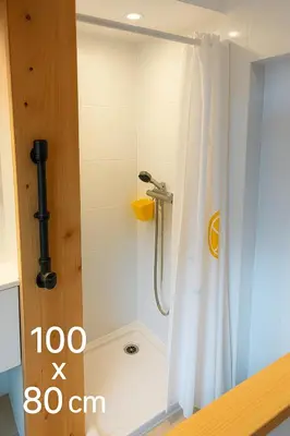 Salle de bains dans l'établissement La Cure Marine Wifi Terrasse