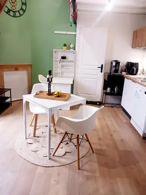 Cuisine ou kitchenette dans l'établissement La Cure Marine Wifi Terrasse