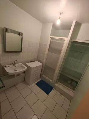 Salle de bains dans l'établissement Chambre Poitiers