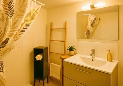 Salle de bains dans l'établissement Duplex Lindor élégant - jusqu'à 4 personnes - Parking gratuit
