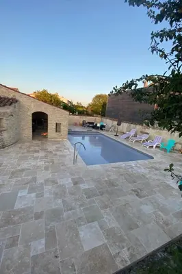 Piscine de l'établissement Le romarin ou située à proximité