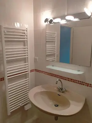 Salle de bains dans l'établissement L'oree du Bois - Chambres independante