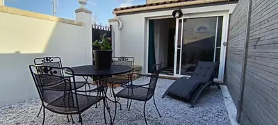 Coin salon dans l'établissement la petite charentaise
