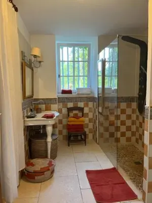 Salle de bains dans l'établissement Val d'oiseaux