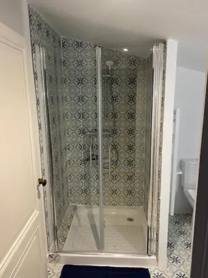 Salle de bains dans l'établissement le Domaine du Petit Bois, Gîte l'Etable