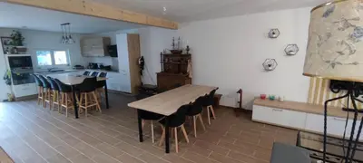 Coin salon dans l'établissement Charmante maison de plain-pied
