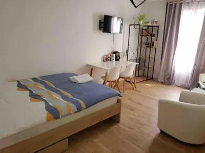 Un ou plusieurs lits dans un hébergement de l'établissement Appartement en face de la gare - centre ville