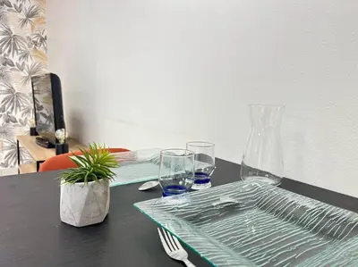Boissons dans l'établissement Le petit Penon ~ T1 Bis avec parking /clim /Fibre