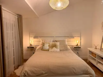 Un ou plusieurs lits dans un hébergement de l'établissement Maison + parking privé au Cœur Angoulême 60m2