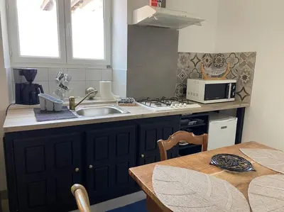 Cuisine ou kitchenette dans l'établissement Joli loft rénové