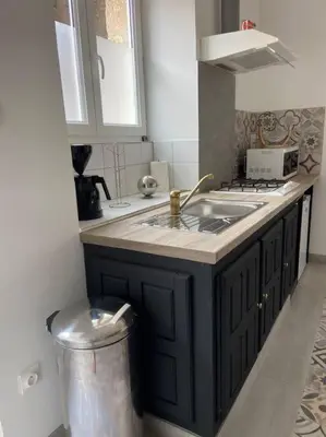 Cuisine ou kitchenette dans l'établissement Joli loft rénové