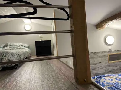 Un ou plusieurs lits dans un hébergement de l'établissement Joli loft rénové