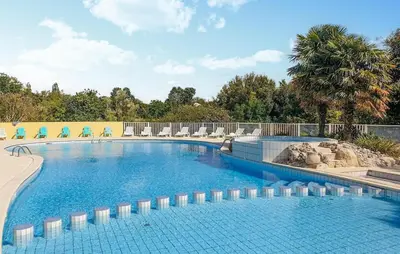 Piscine de l'établissement Pet Friendly Home In Saint-Savinien ou située à proximité