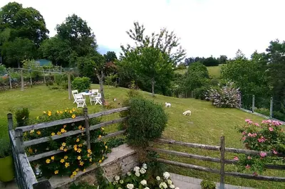 Jardin de l'établissement Cottage by the Chateau with pool in National Parc