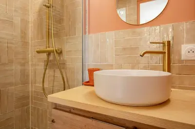 Salle de bains dans l'établissement ღ Mezzanine • T4 Spacieux, Lumineux et Cosy