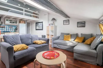 Coin salon dans l'établissement T3 cosy , cœur historique de La Rochelle