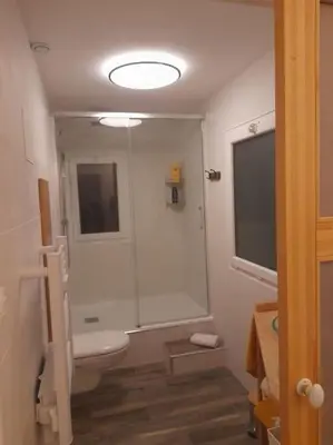 Salle de bains dans l'établissement Logement entier 3 pièces et terrasse