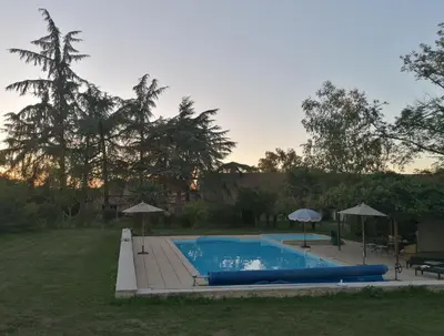 Piscine de l'établissement Lodge in Saint-Ciers-Sur-Bonnieure ou située à proximité