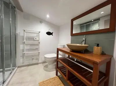 Salle de bains dans l'établissement Gîtes du Fanal