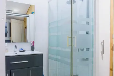 Salle de bains dans l'établissement Charmante maisonnette avec terrasse